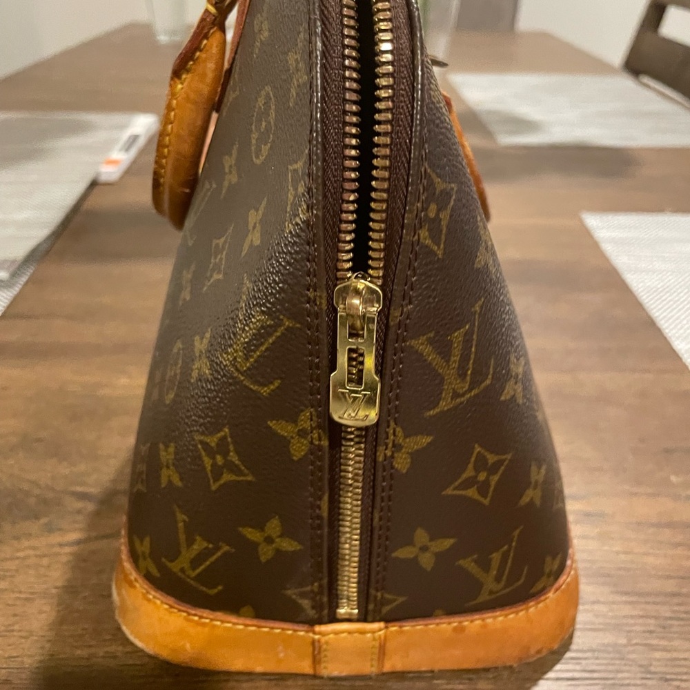 Louis Vitton Alma bag for sale, AUTHENTIC - Picture 2 of 3